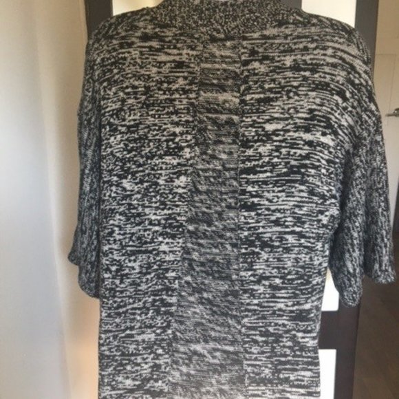 Halston Sweater, short sleeve, size S. Super comfortable and versitile - Picture 4 of 5